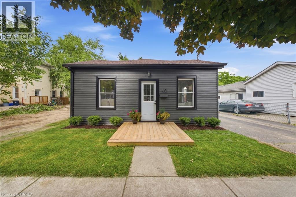 49 Pearl Street, Brantford, Ontario  N3T 3N5 - Photo 1 - 40843031