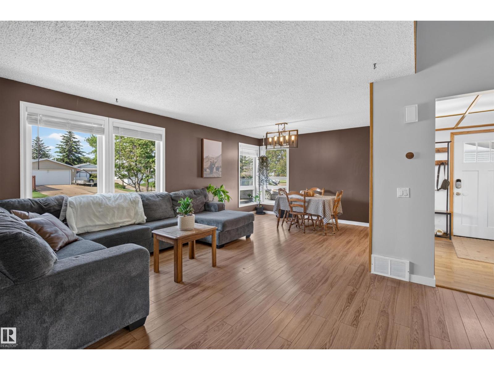 9417 98 Av, Morinville, Alberta  T8R 1J5 - Photo 11 - E4495700