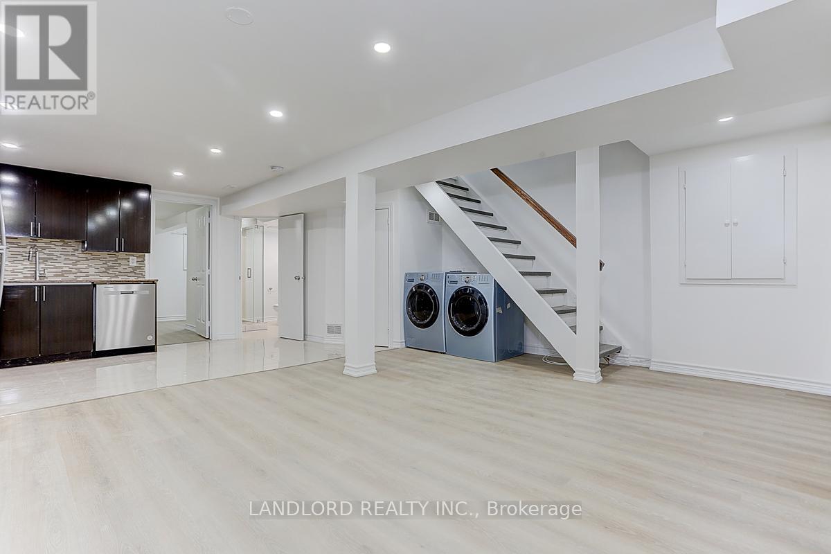 Lower - 3271 Chokecherry Crescent, Mississauga, Ontario  L5L 1B1 - Photo 4 - W13490910