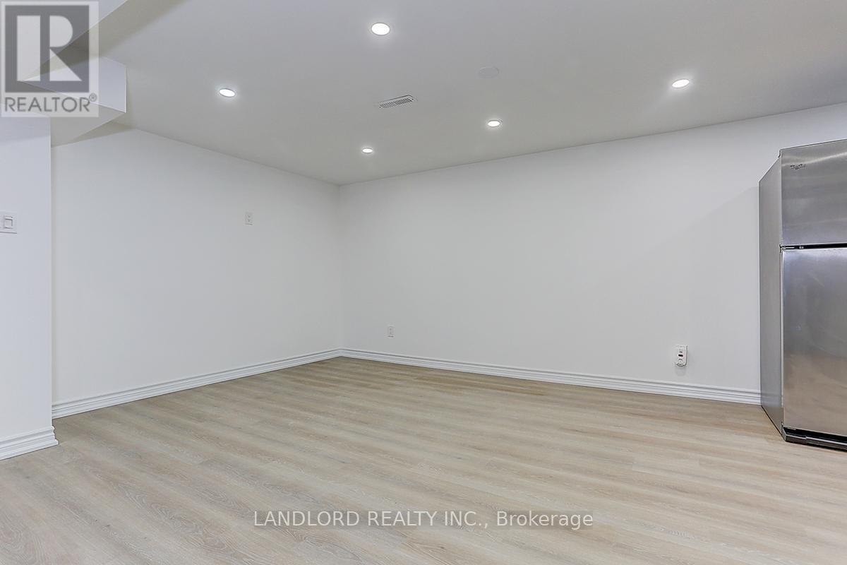 Lower - 3271 Chokecherry Crescent, Mississauga, Ontario  L5L 1B1 - Photo 6 - W13490910
