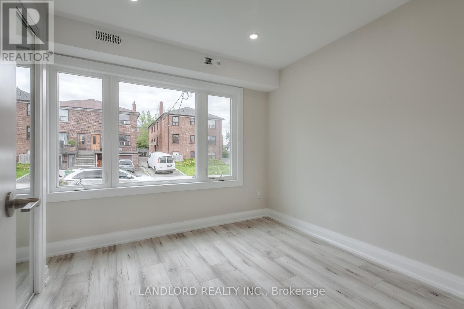 Main - 36 Yore Road, Toronto, Ontario  M6M 1W5 - Photo 10 - W13490916
