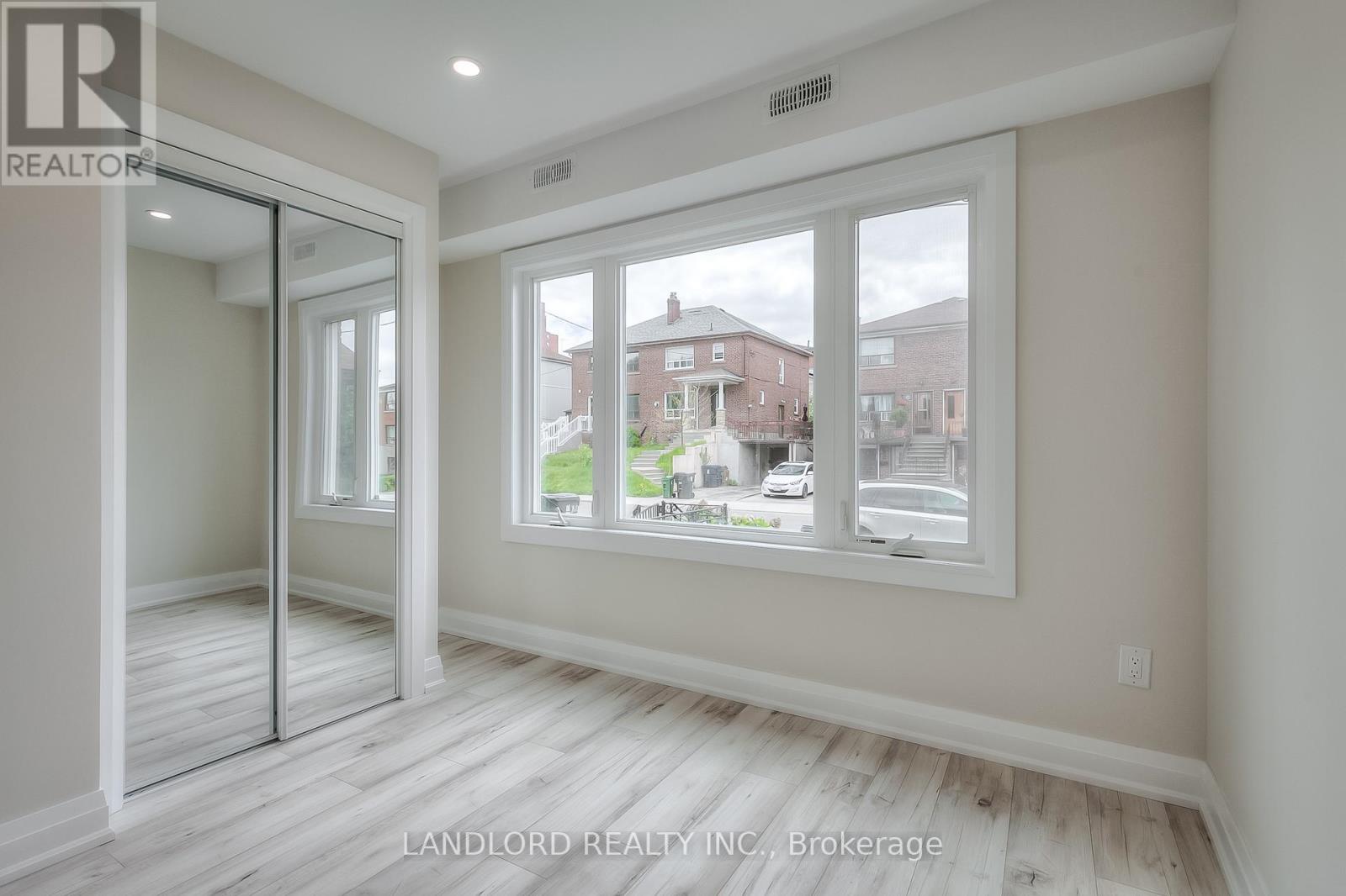 Main - 36 Yore Road, Toronto, Ontario  M6M 1W5 - Photo 11 - W13490916