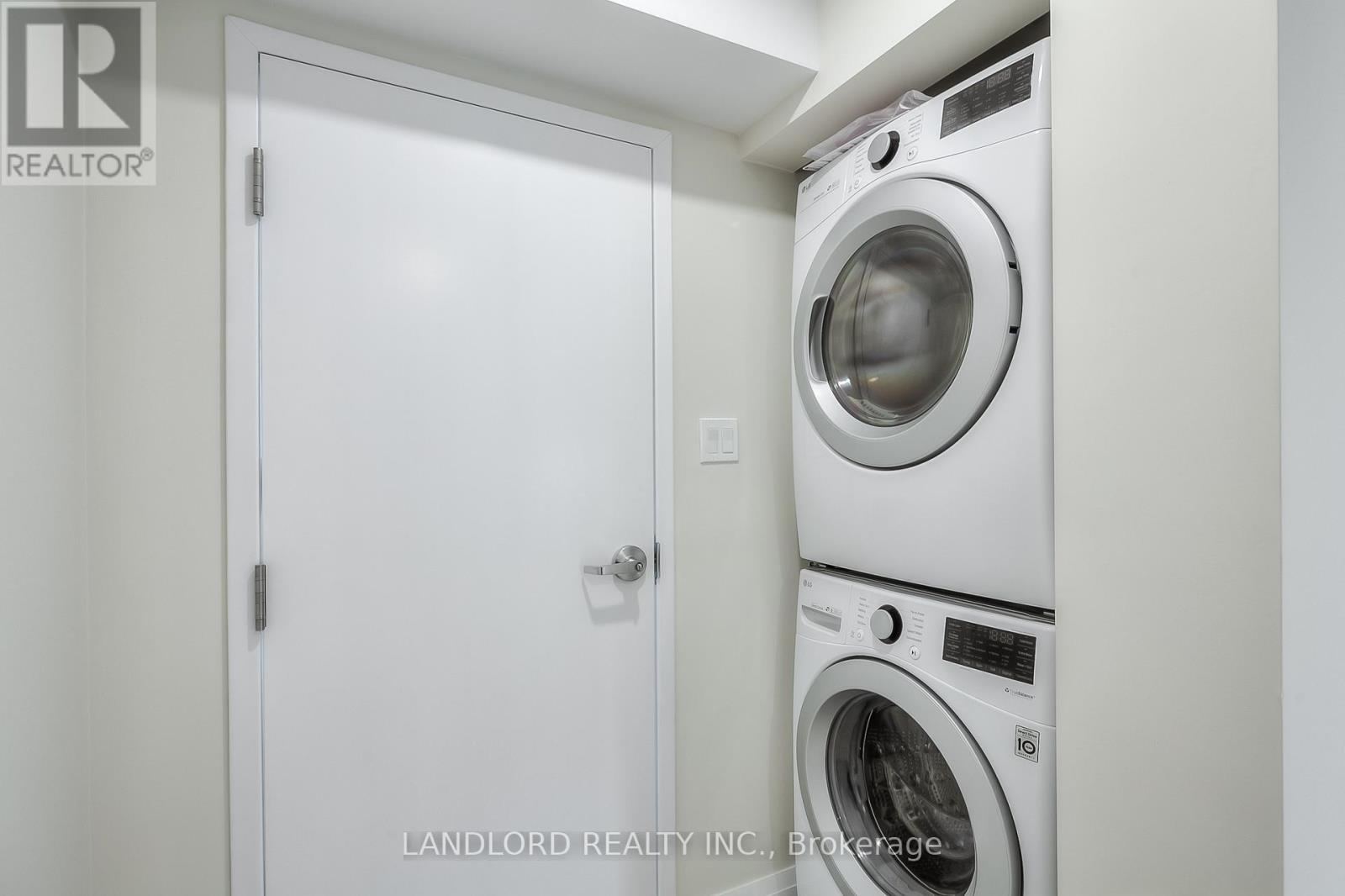 Main - 36 Yore Road, Toronto, Ontario  M6M 1W5 - Photo 13 - W13490916