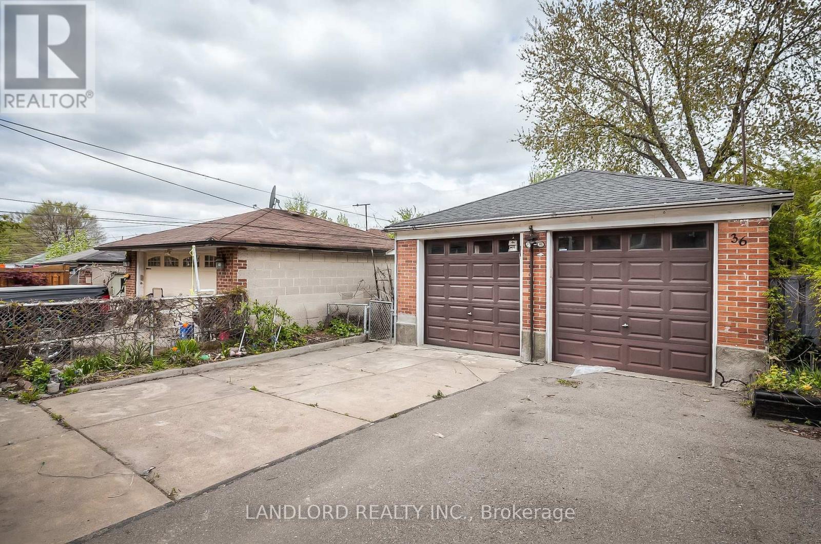 Main - 36 Yore Road, Toronto, Ontario  M6M 1W5 - Photo 17 - W13490916