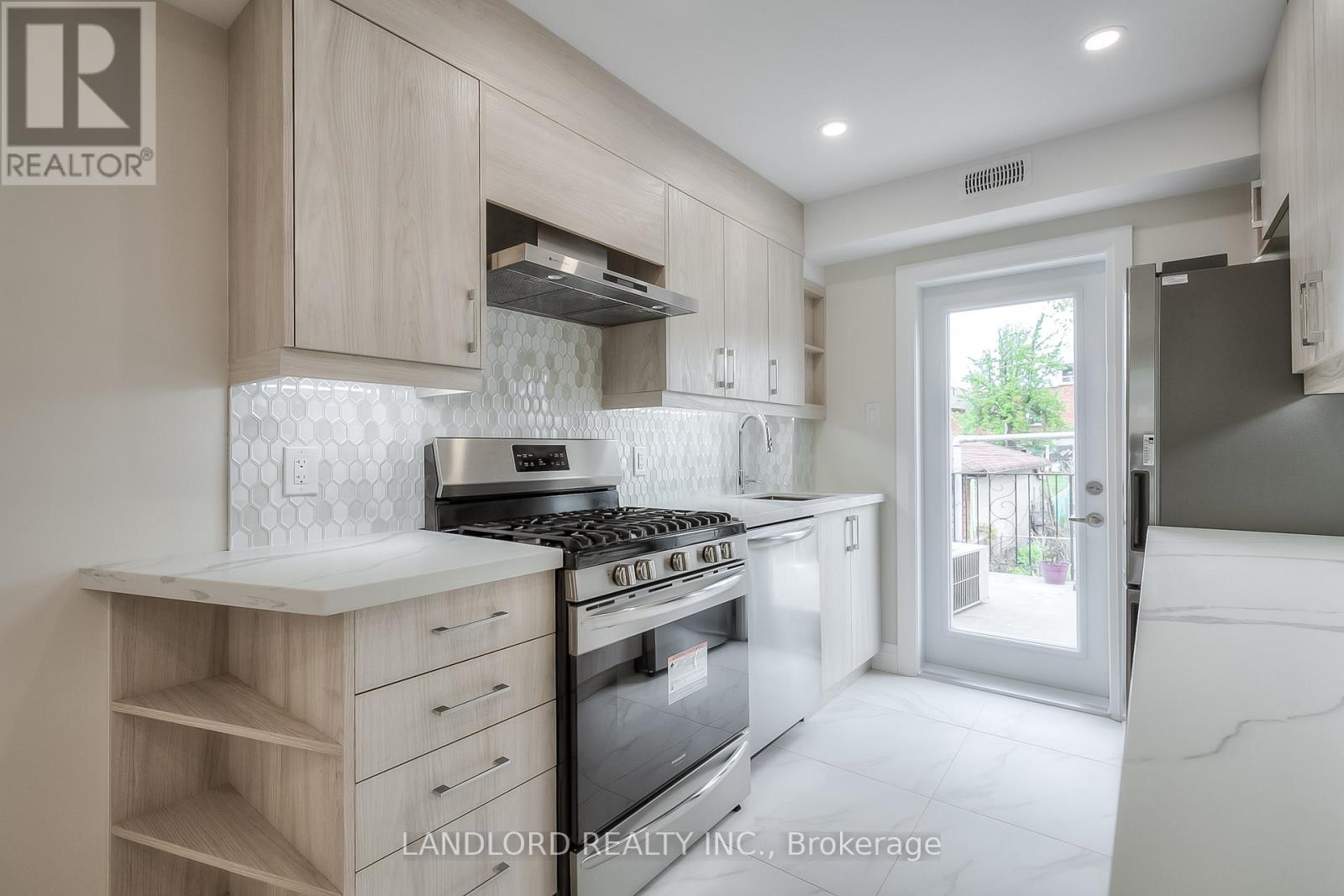 Main - 36 Yore Road, Toronto, Ontario  M6M 1W5 - Photo 2 - W13490916