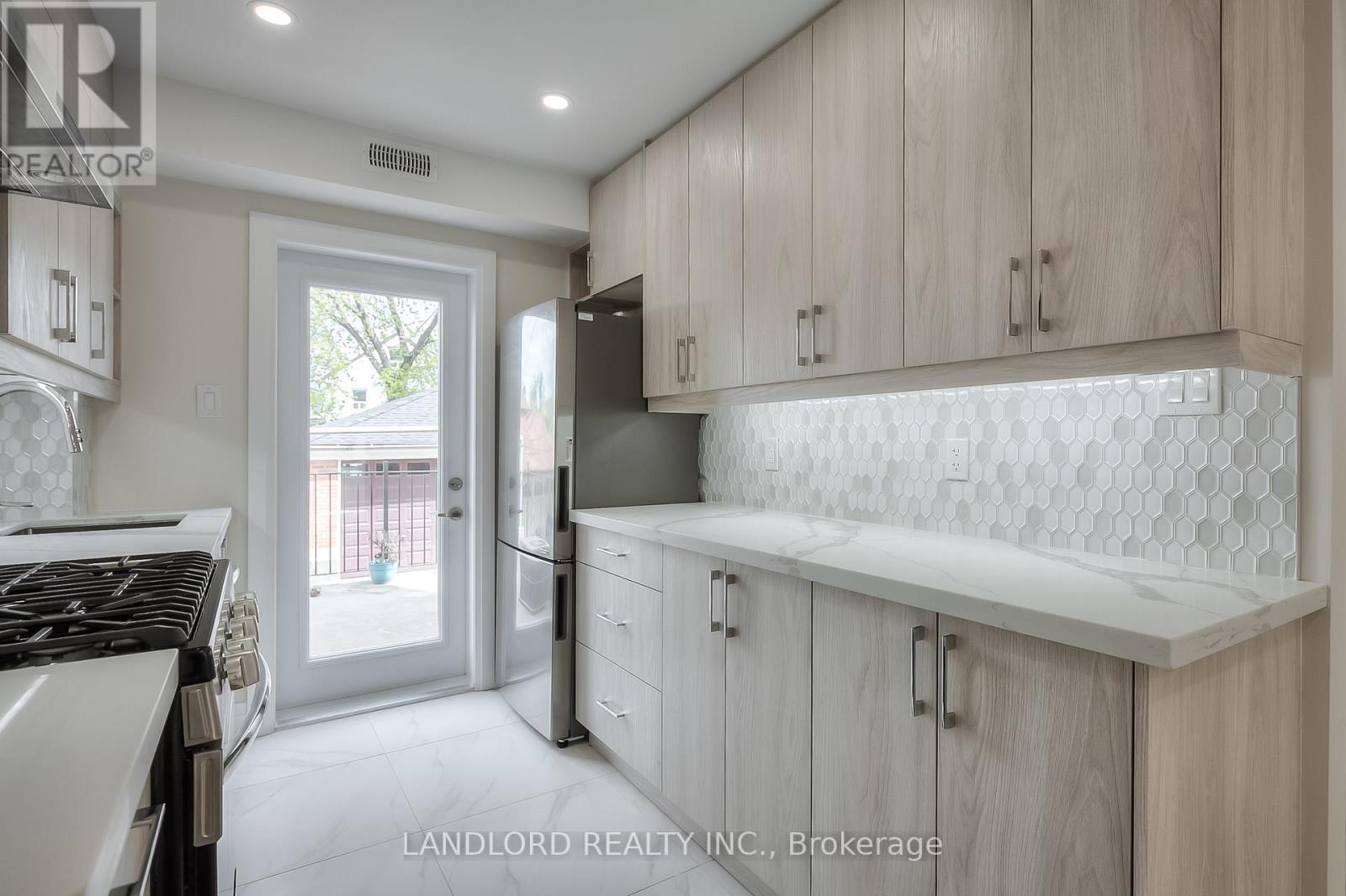 Main - 36 Yore Road, Toronto, Ontario  M6M 1W5 - Photo 3 - W13490916