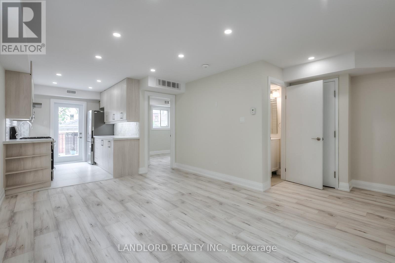 Main - 36 Yore Road, Toronto, Ontario  M6M 1W5 - Photo 7 - W13490916