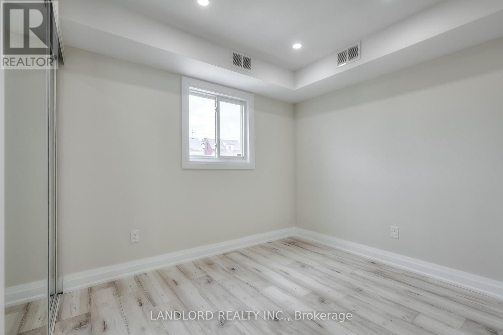 Main - 36 Yore Road, Toronto, Ontario  M6M 1W5 - Photo 8 - W13490916