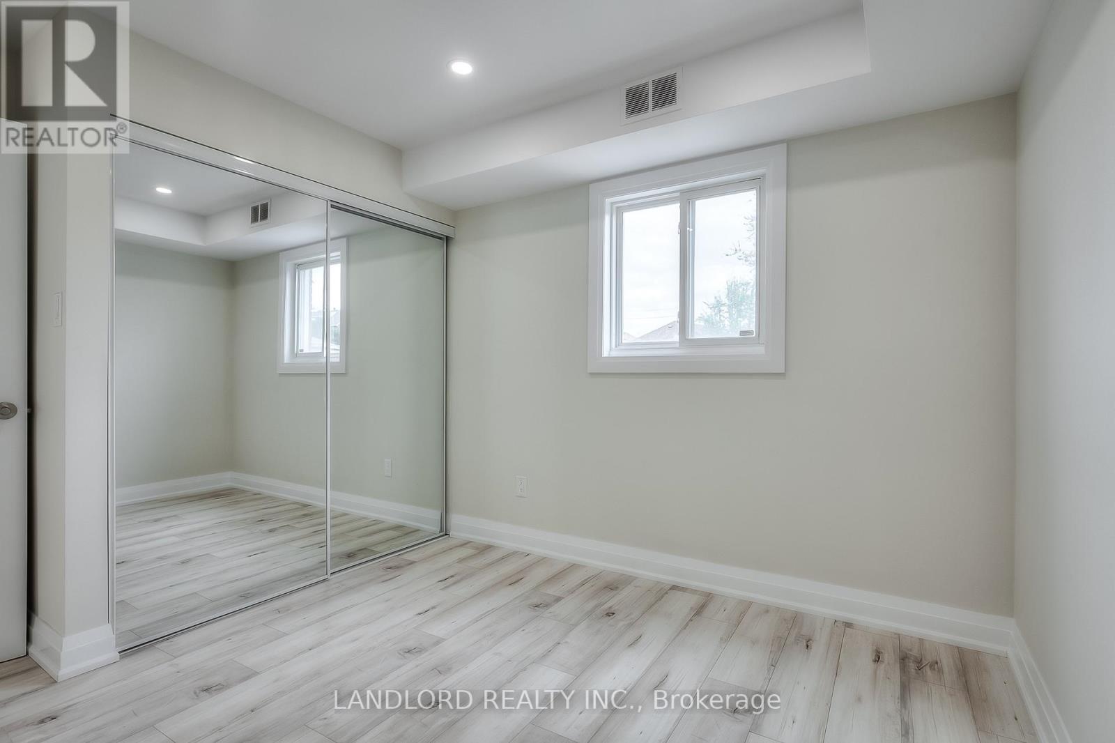 Main - 36 Yore Road, Toronto, Ontario  M6M 1W5 - Photo 9 - W13490916