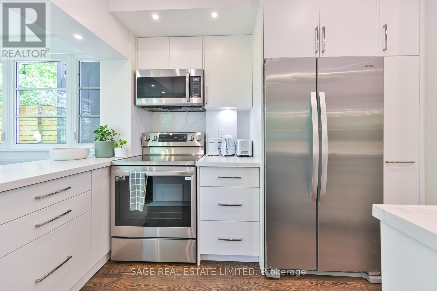 418 Glenlake Avenue, Toronto, Ontario  M6P 1G7 - Photo 10 - W13490920