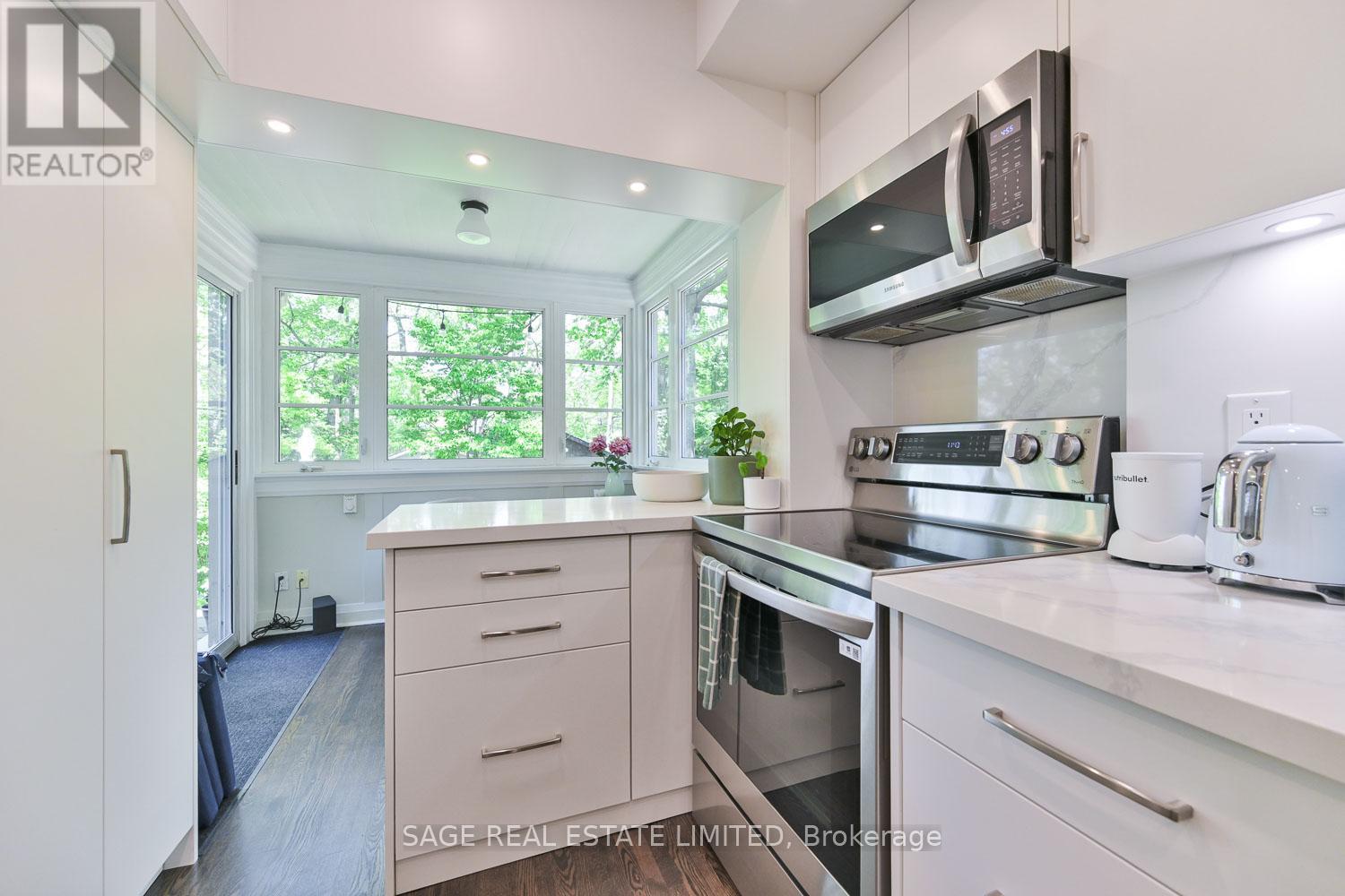 418 Glenlake Avenue, Toronto, Ontario  M6P 1G7 - Photo 11 - W13490920