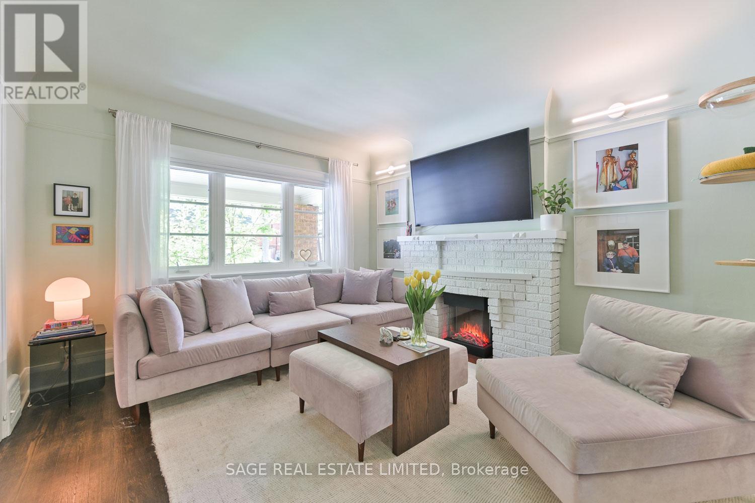 418 Glenlake Avenue, Toronto, Ontario  M6P 1G7 - Photo 4 - W13490920