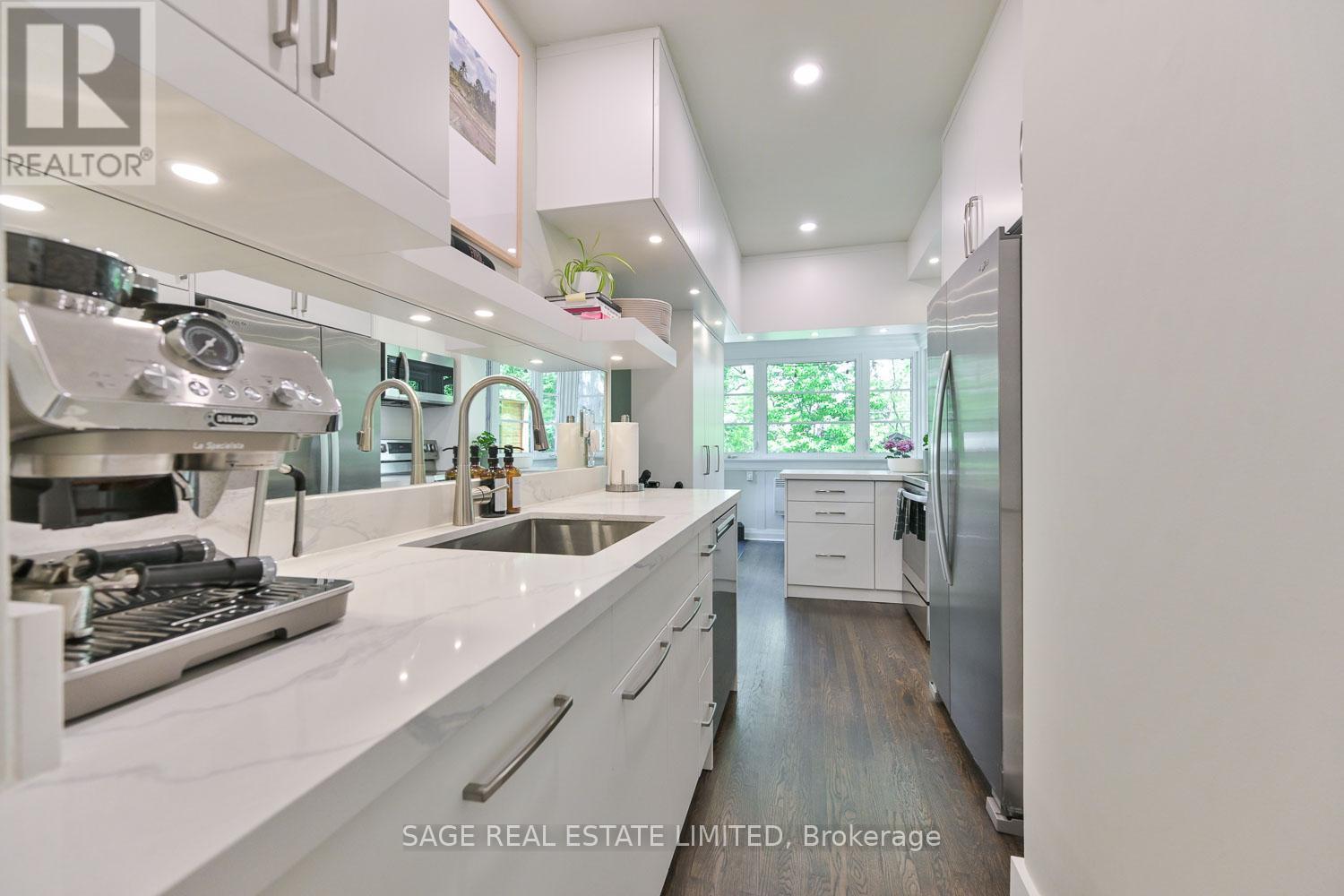 418 Glenlake Avenue, Toronto, Ontario  M6P 1G7 - Photo 9 - W13490920