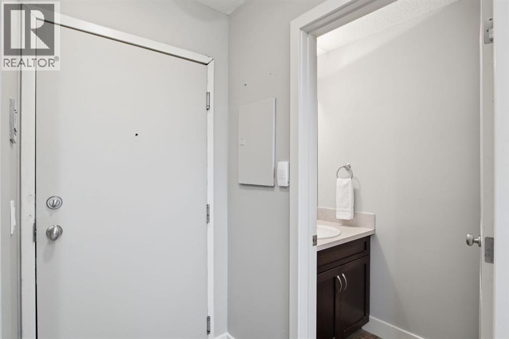 10, 215 Village Terrace Sw, Calgary, Alberta  T3H 2L4 - Photo 3 - A2323744