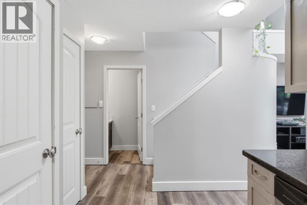 10, 215 Village Terrace Sw, Calgary, Alberta  T3H 2L4 - Photo 4 - A2323744