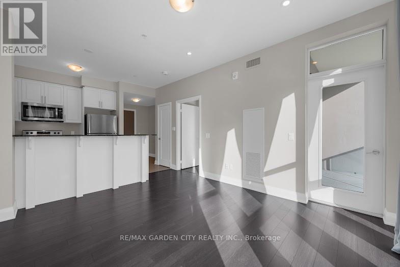 320 - 16 Concord Place, Grimsby, Ontario  L3M 0J1 - Photo 4 - X13490930