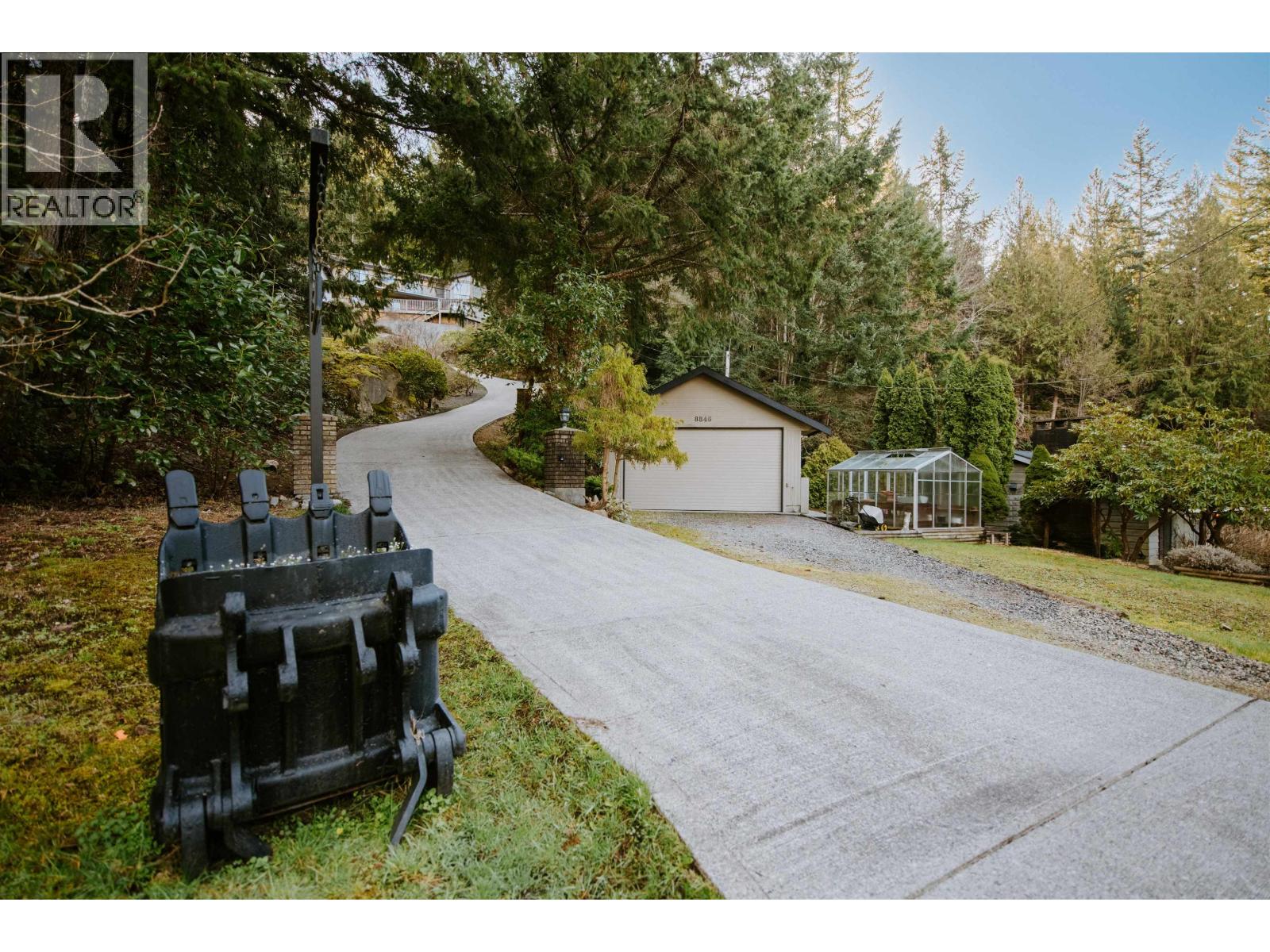 8846 Redrooffs Road, Halfmoon Bay, British Columbia  V7Z 1B2 - Photo 14 - R3139985