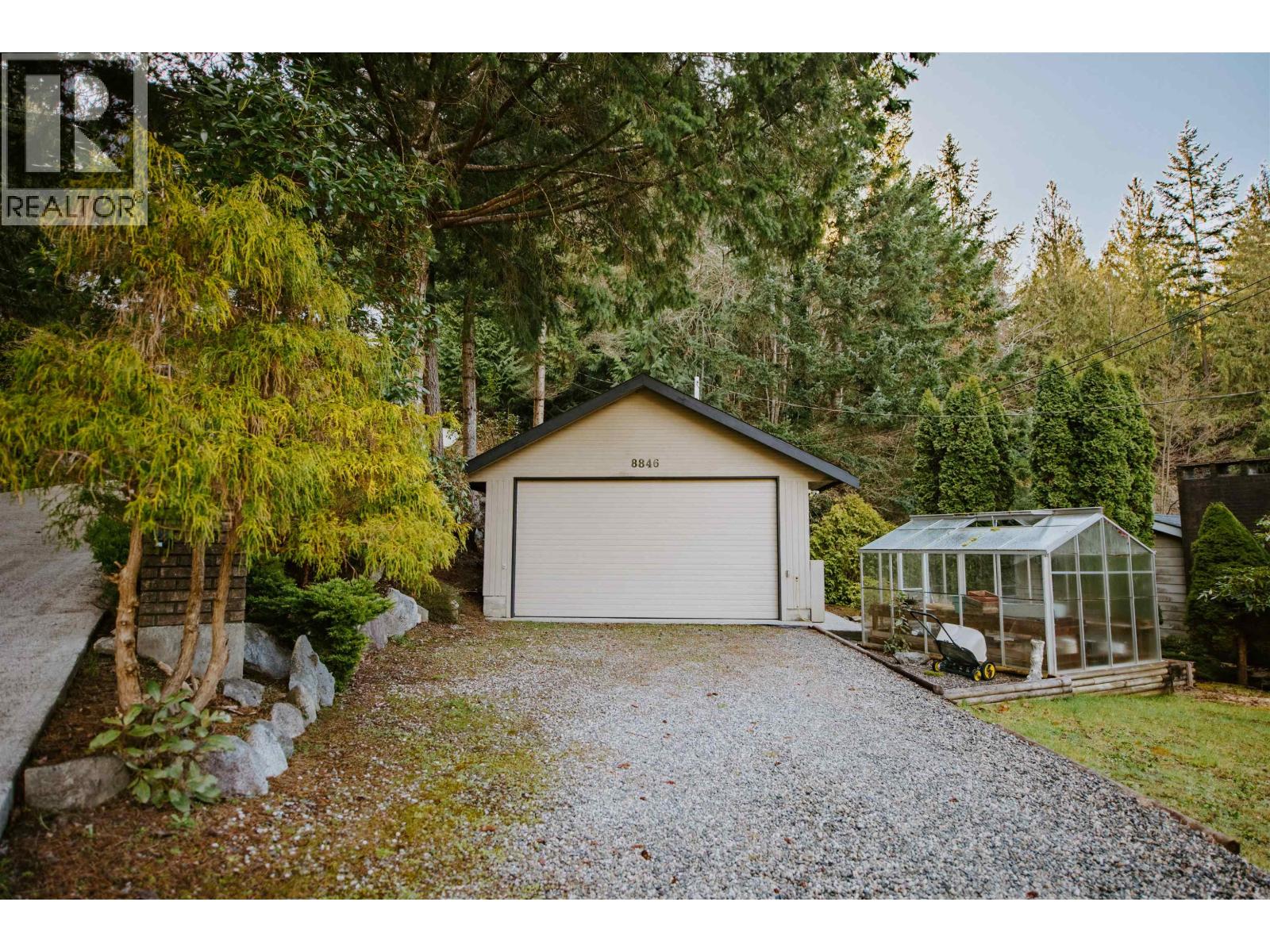 8846 Redrooffs Road, Halfmoon Bay, British Columbia  V7Z 1B2 - Photo 12 - R3139985