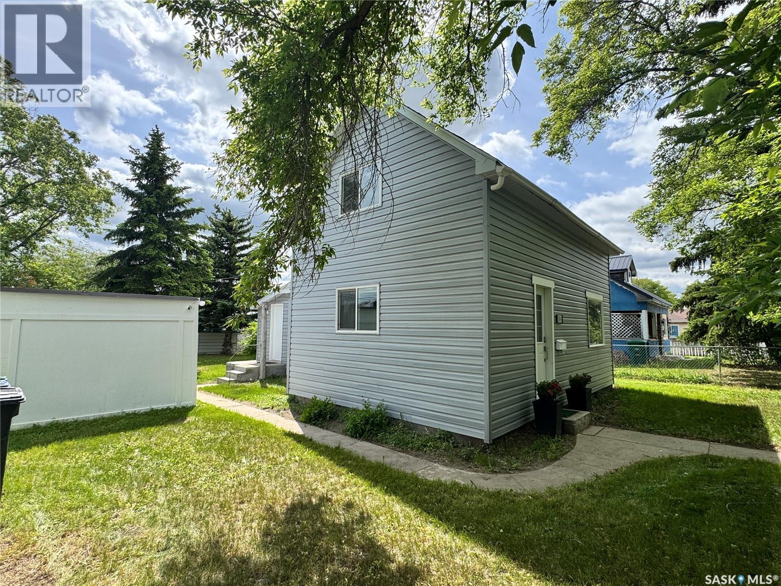 304 5th Avenue E, Biggar, Saskatchewan  S0K 0M0 - Photo 39 - SK025374