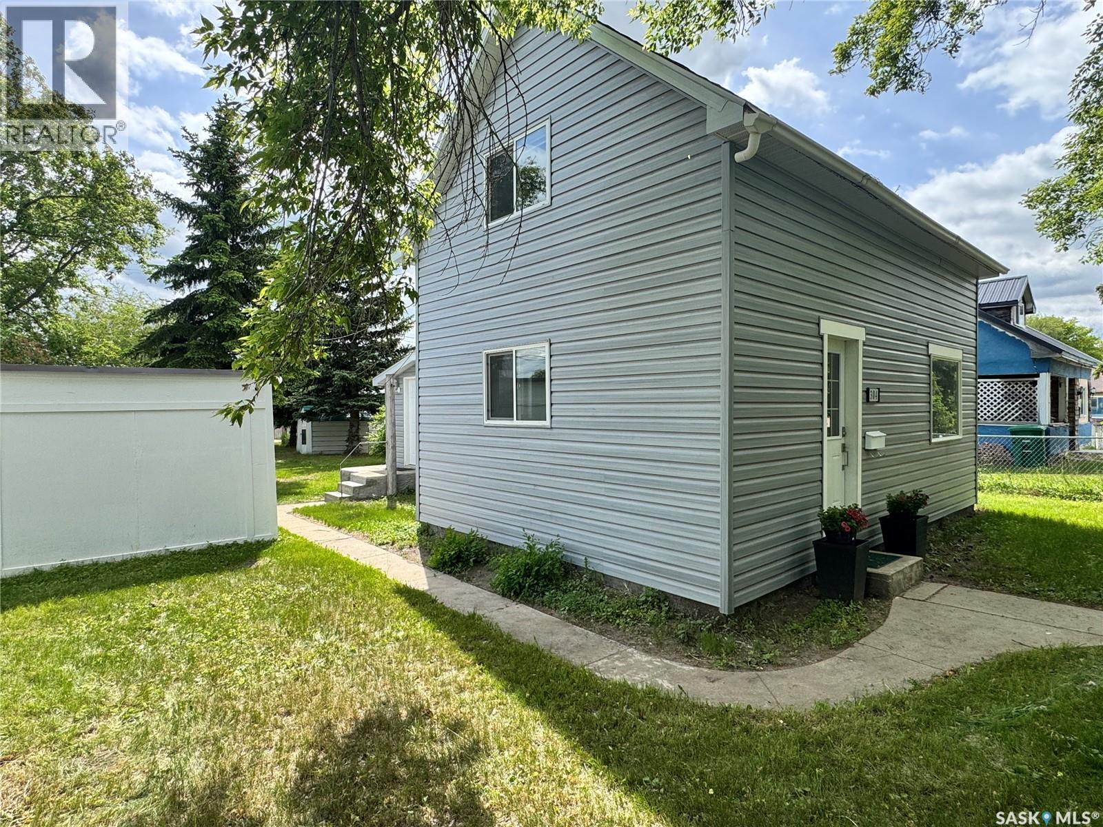 304 5th AVENUE E, Biggar, Saskatchewan