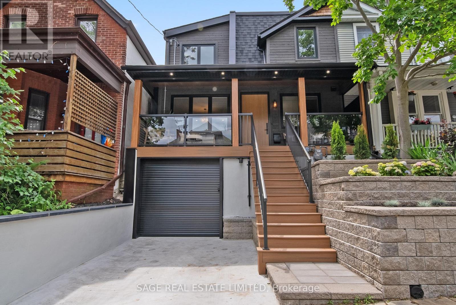 <div class="slider-price">$2,450,000</div><p>116 Lee Avenue, Toronto, Ontario</p>
