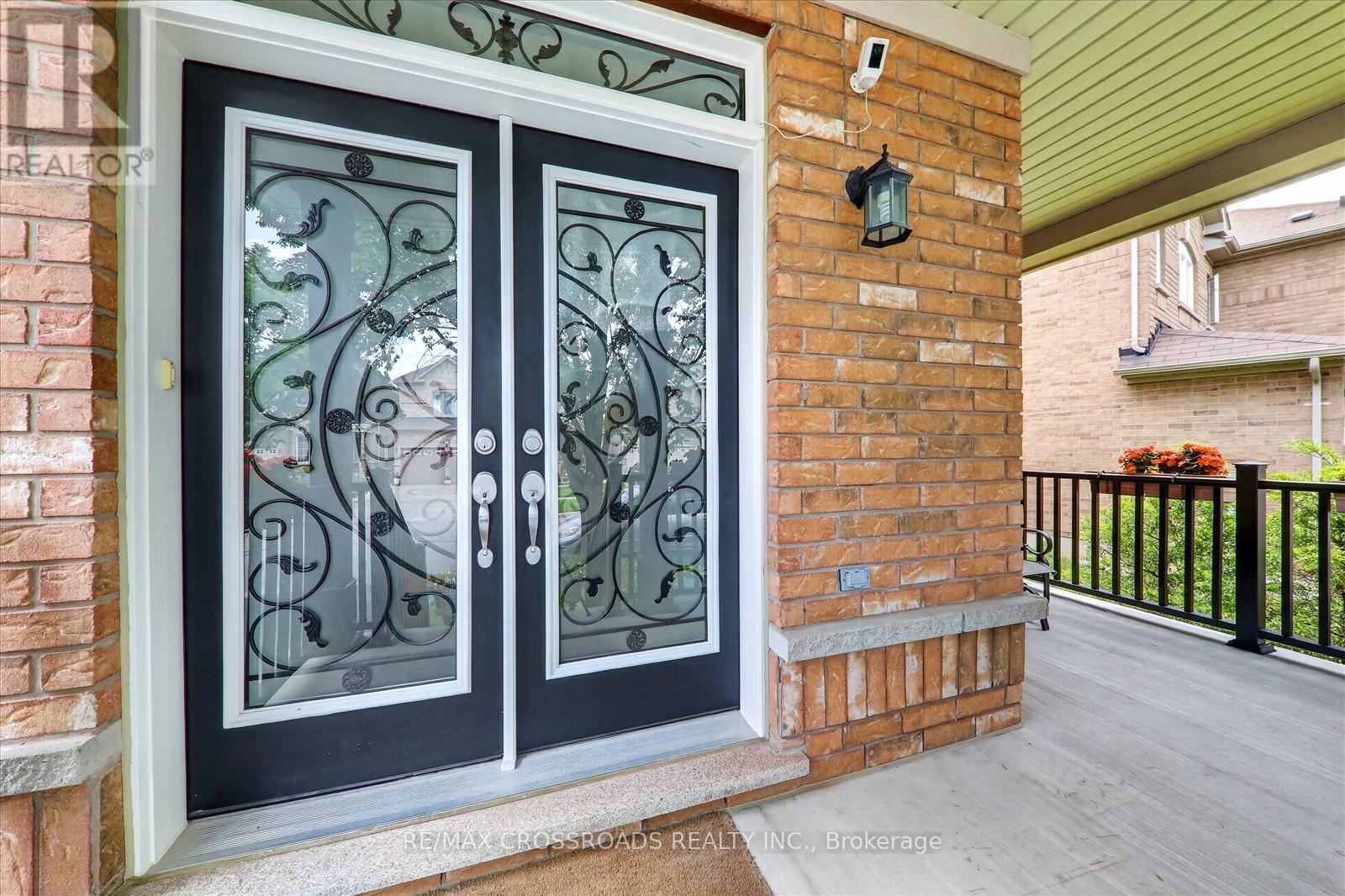 15 Sedore Street, Markham, Ontario  L6E 0K2 - Photo 2 - N13490404