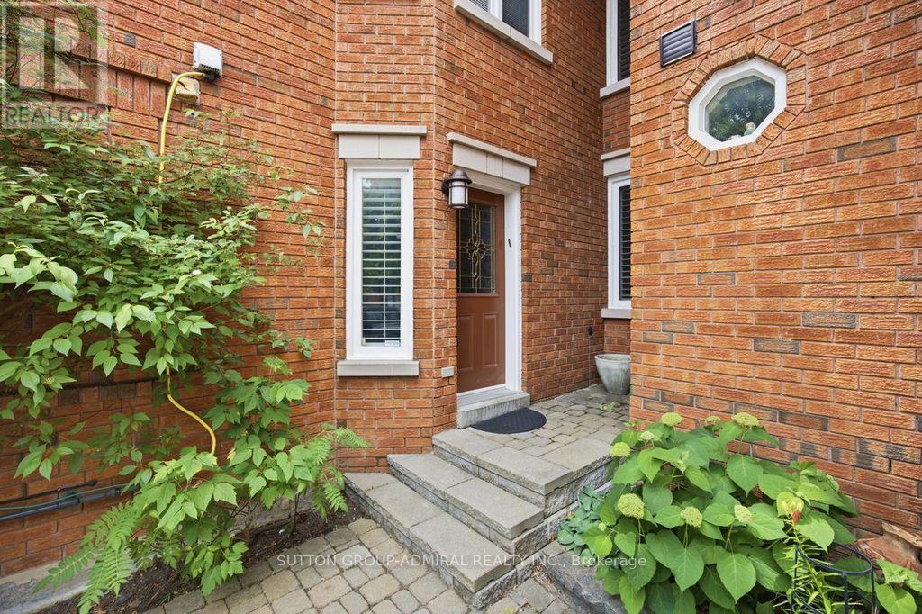 47 Brownstone Circle, Vaughan, Ontario  L4J 7P5 - Photo 2 - N13491216