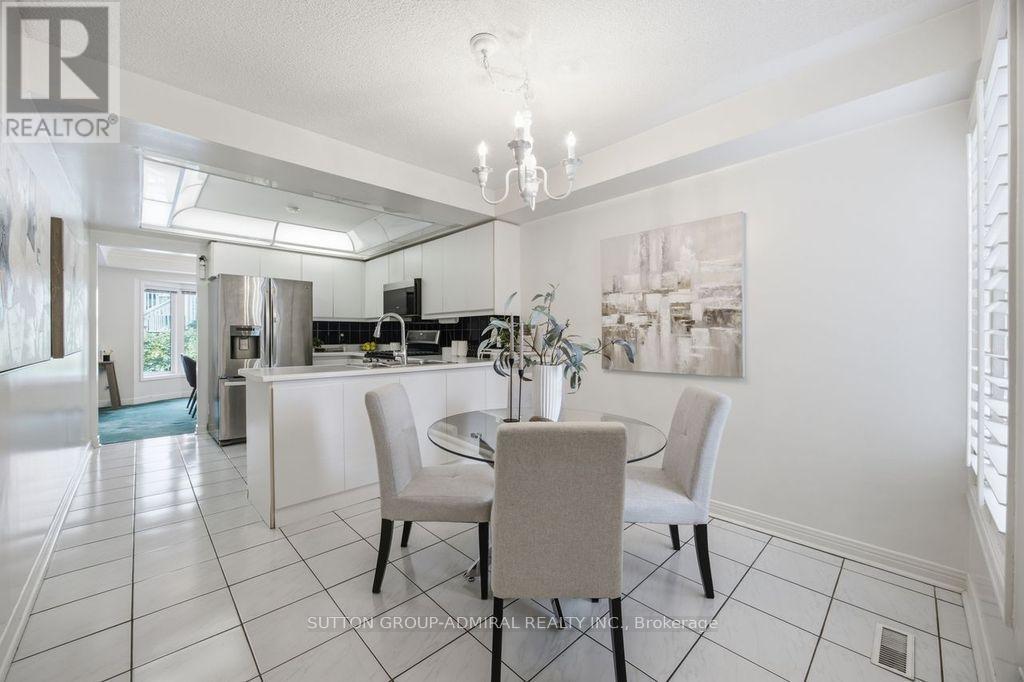 47 Brownstone Circle, Vaughan, Ontario  L4J 7P5 - Photo 4 - N13491216