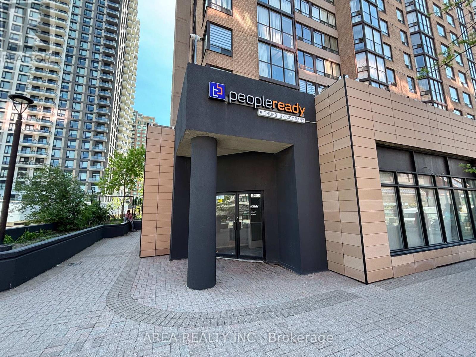 R200 - 265 Enfield Place, Mississauga, Ontario  L5B 3Y6 - Photo 1 - W13491054