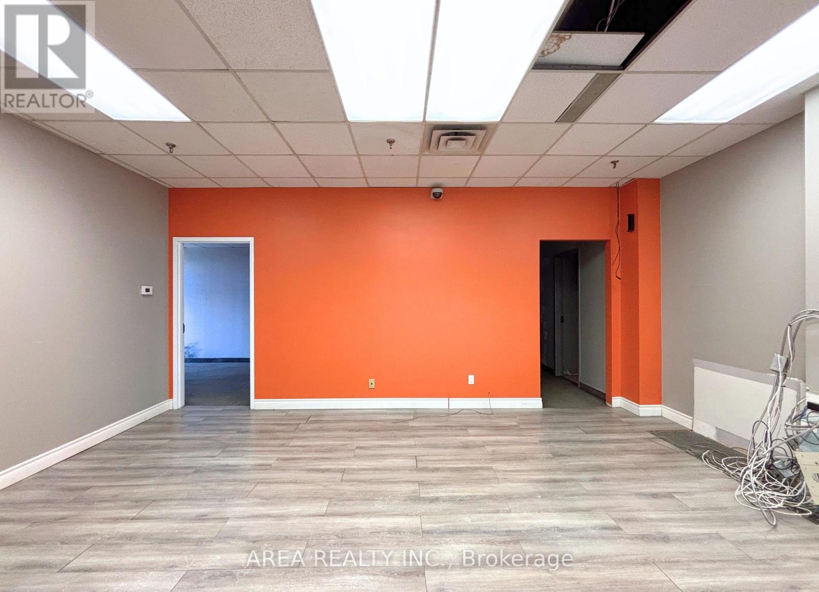 R200 - 265 Enfield Place, Mississauga, Ontario  L5B 3Y6 - Photo 2 - W13491054