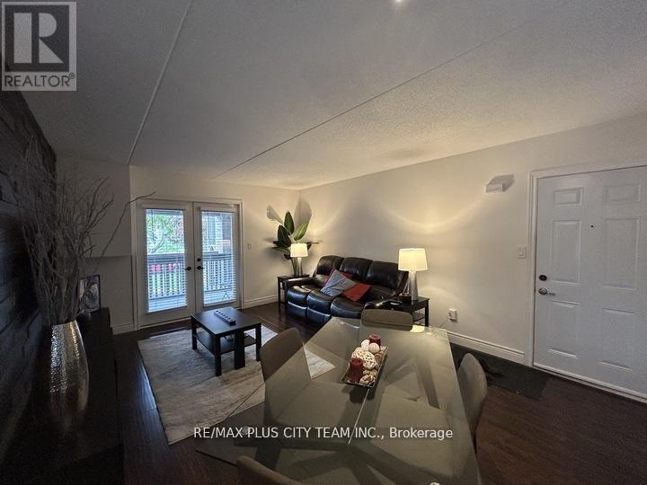 220 - 2030 Cleaver Avenue, Burlington, Ontario  L7M 4C3 - Photo 3 - W13491088
