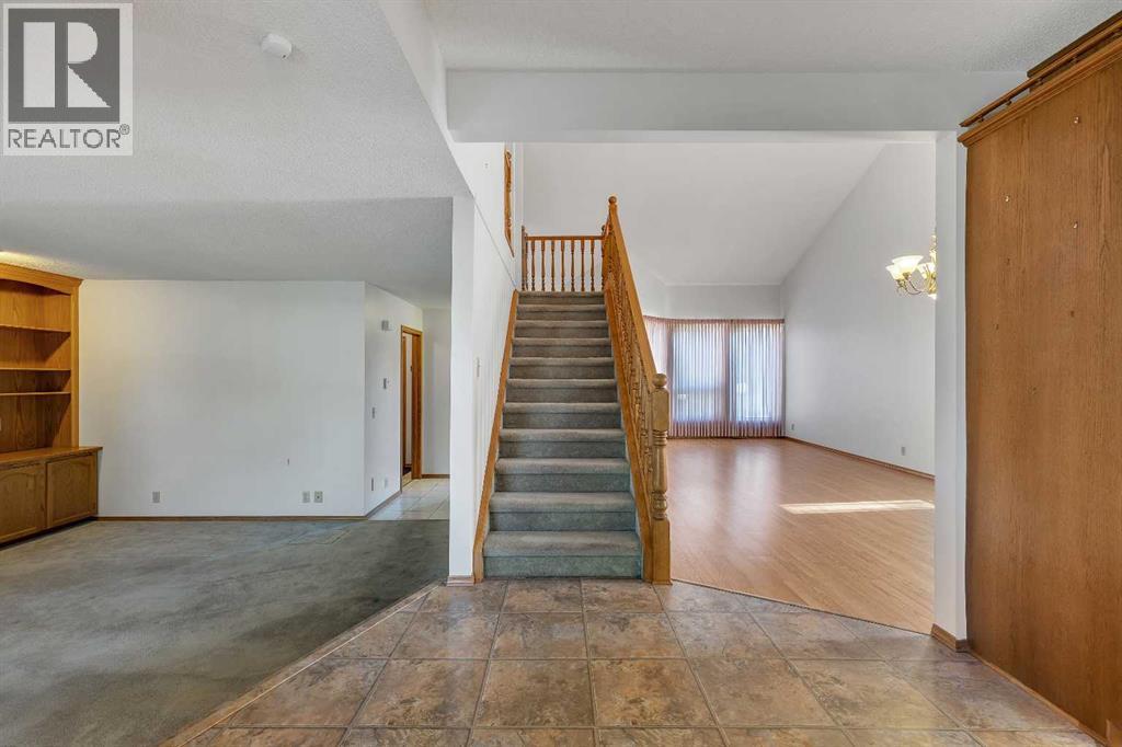 83 Sanderling Road Nw, Calgary, Alberta  T3K 3S2 - Photo 11 - A2323079