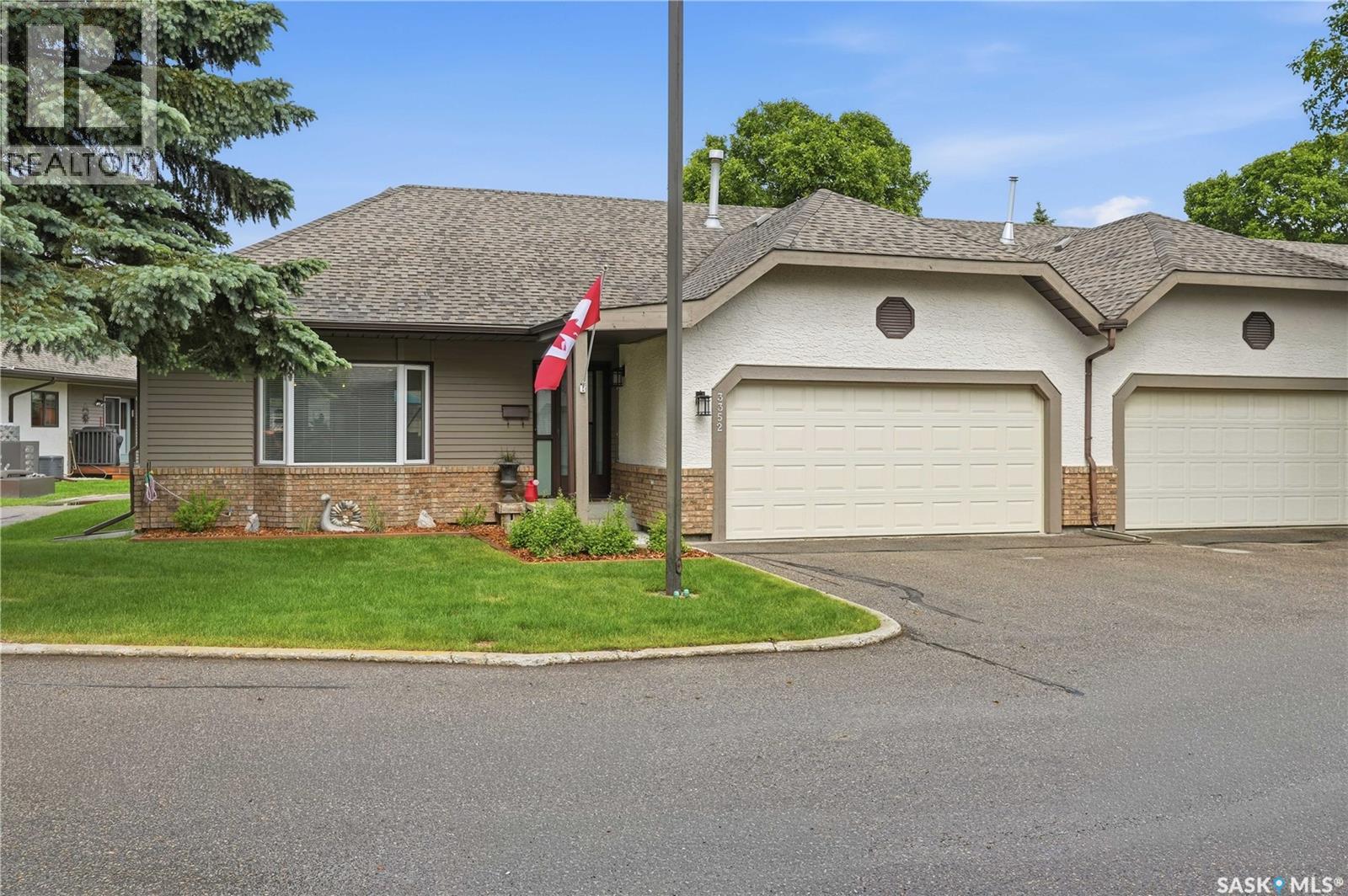 3352 Brookshire Lane, Regina, Saskatchewan  S4V 2R1 - Photo 2 - SK040705