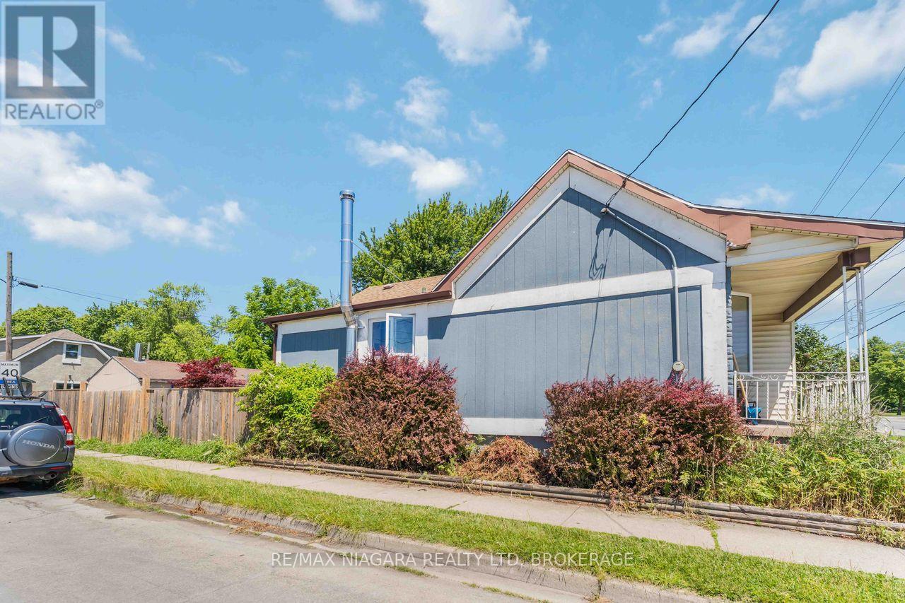 298 Southworth Street, Welland, Ontario  L3B 1Z6 - Photo 2 - X13491276