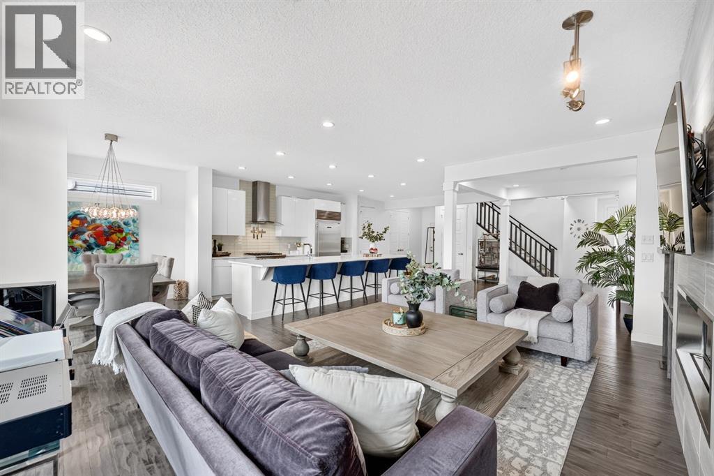 60 Tremblant Terrace Sw, Calgary, Alberta  T3H 0B9 - Photo 4 - A2324421