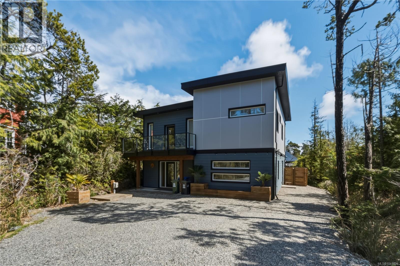 823 Lorne White Pl, Ucluelet, British Columbia