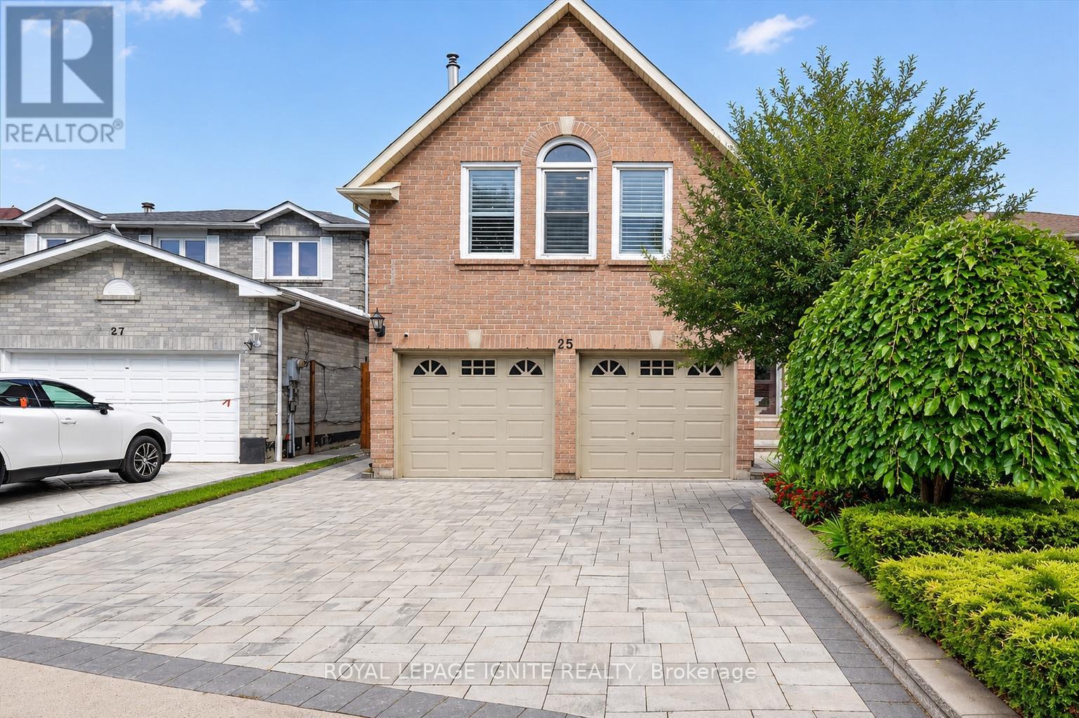 25 VALLEY CENTRE DRIVE, Toronto, Ontario