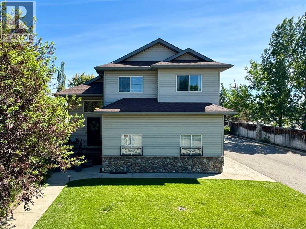 2 Riverbrook Close W, Lethbridge, Alberta  T1K 7P2 - Photo 1 - A2298066