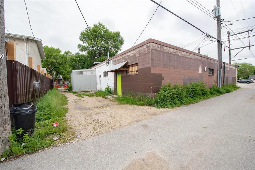 708 Ellice Avenue, Winnipeg, Manitoba  R3G 0B1 - Photo 16 - 202614963