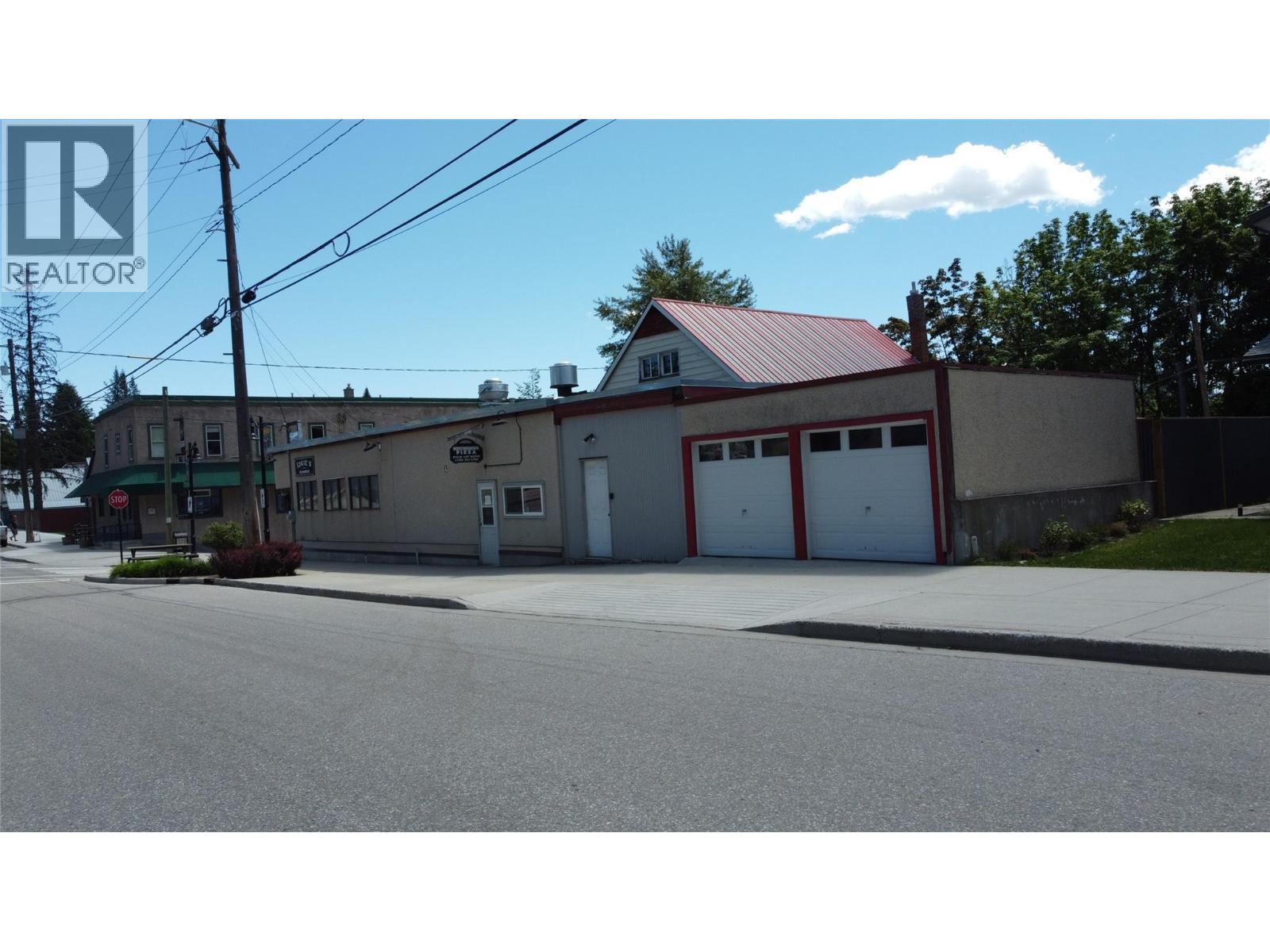 1999 Second Avenue, Rossland, British Columbia  V0G 1Y0 - Photo 3 - 10392665