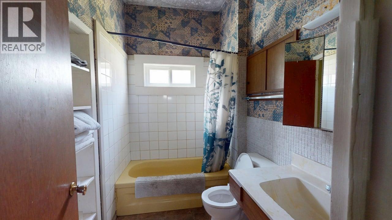 1999 Second Avenue, Rossland, British Columbia  V0G 1Y0 - Photo 33 - 10392665