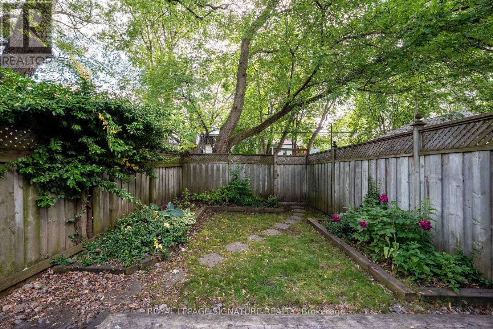 342 Logan Avenue, Toronto, Ontario  M4M 2N7 - Photo 29 - E13491348