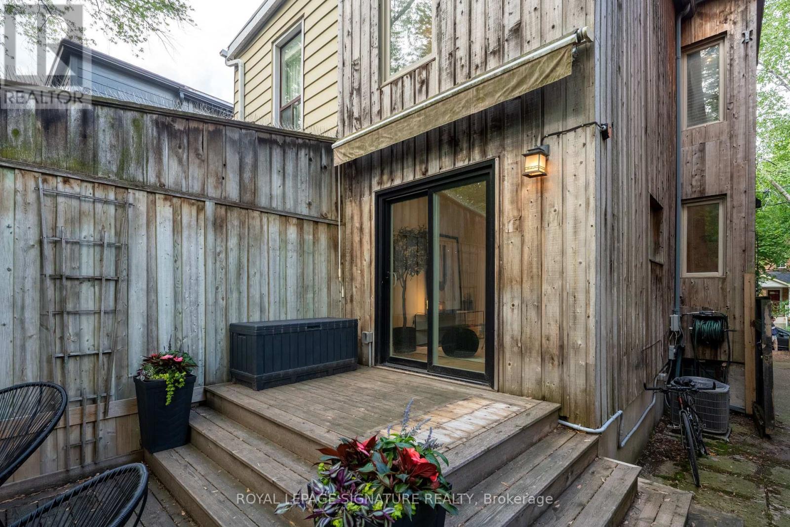 342 Logan Avenue, Toronto, Ontario  M4M 2N7 - Photo 35 - E13491348