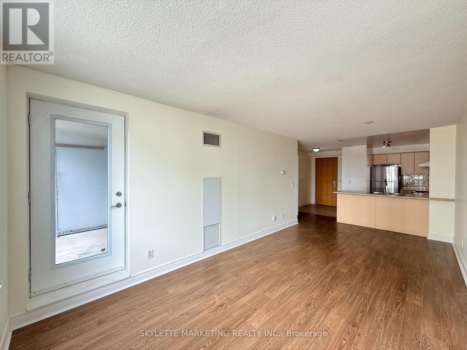 310 - 62 Suncrest Boulevard, Markham (Commerce Valley), Ontario  L3T 7Y6 - Photo 2 - N13491344