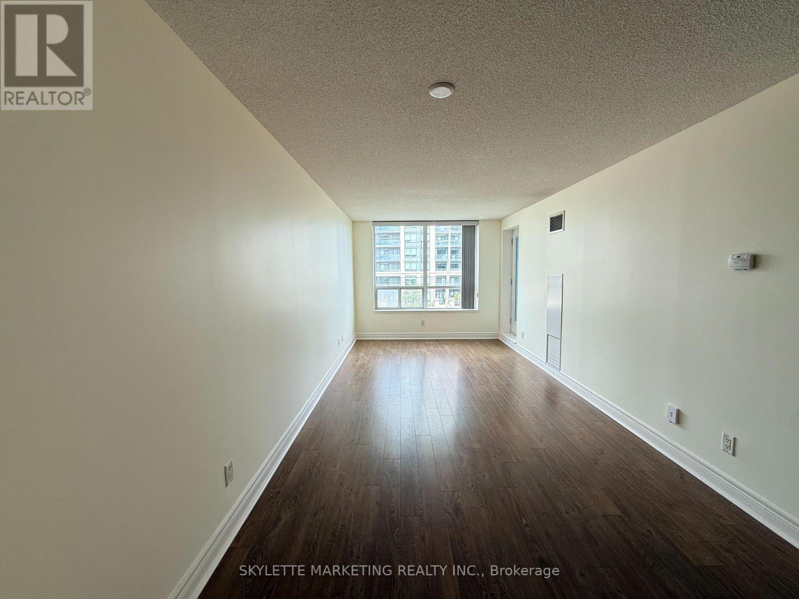 310 - 62 Suncrest Boulevard, Markham (Commerce Valley), Ontario  L3T 7Y6 - Photo 3 - N13491344