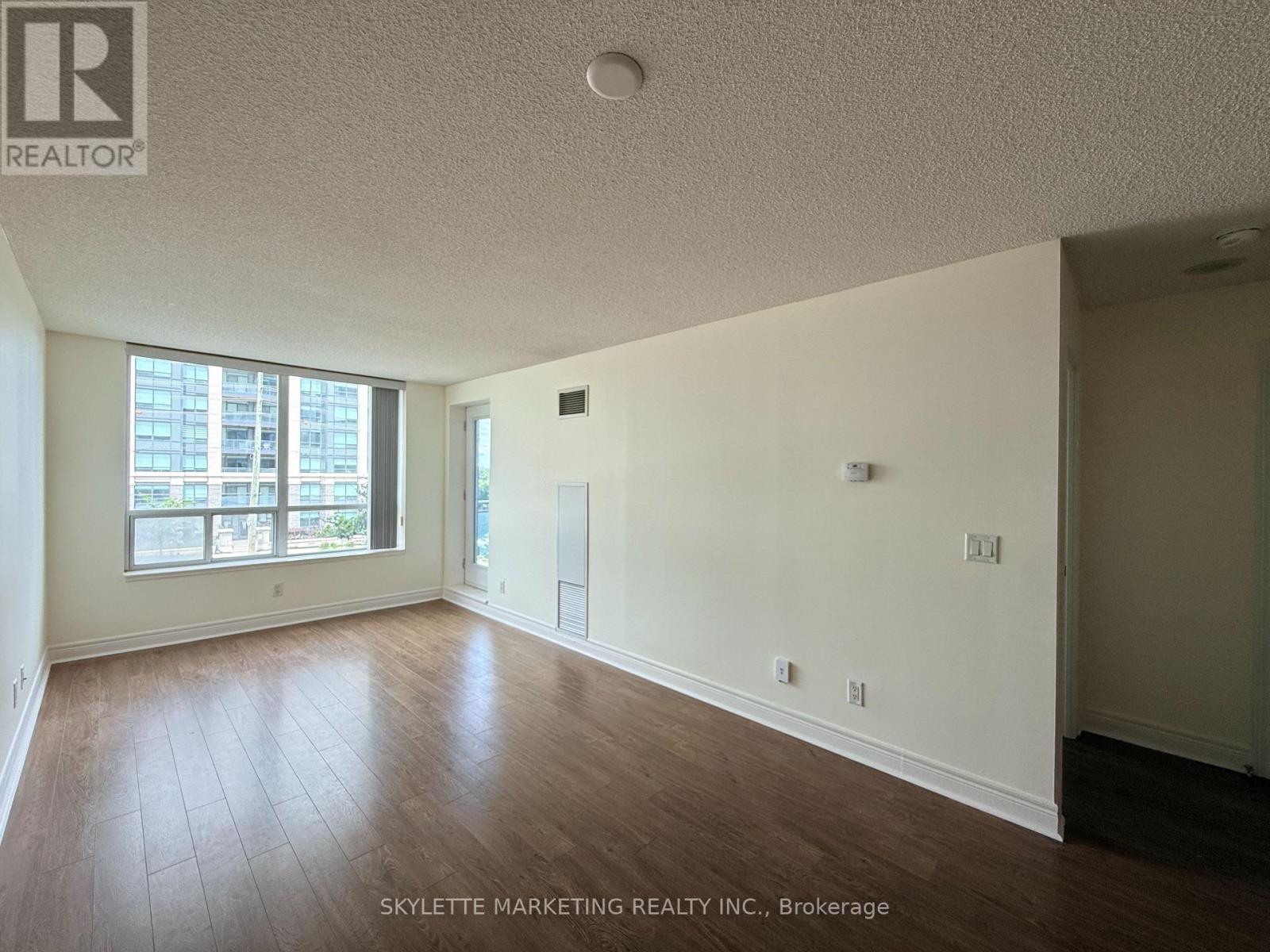 310 - 62 Suncrest Boulevard, Markham (Commerce Valley), Ontario  L3T 7Y6 - Photo 4 - N13491344