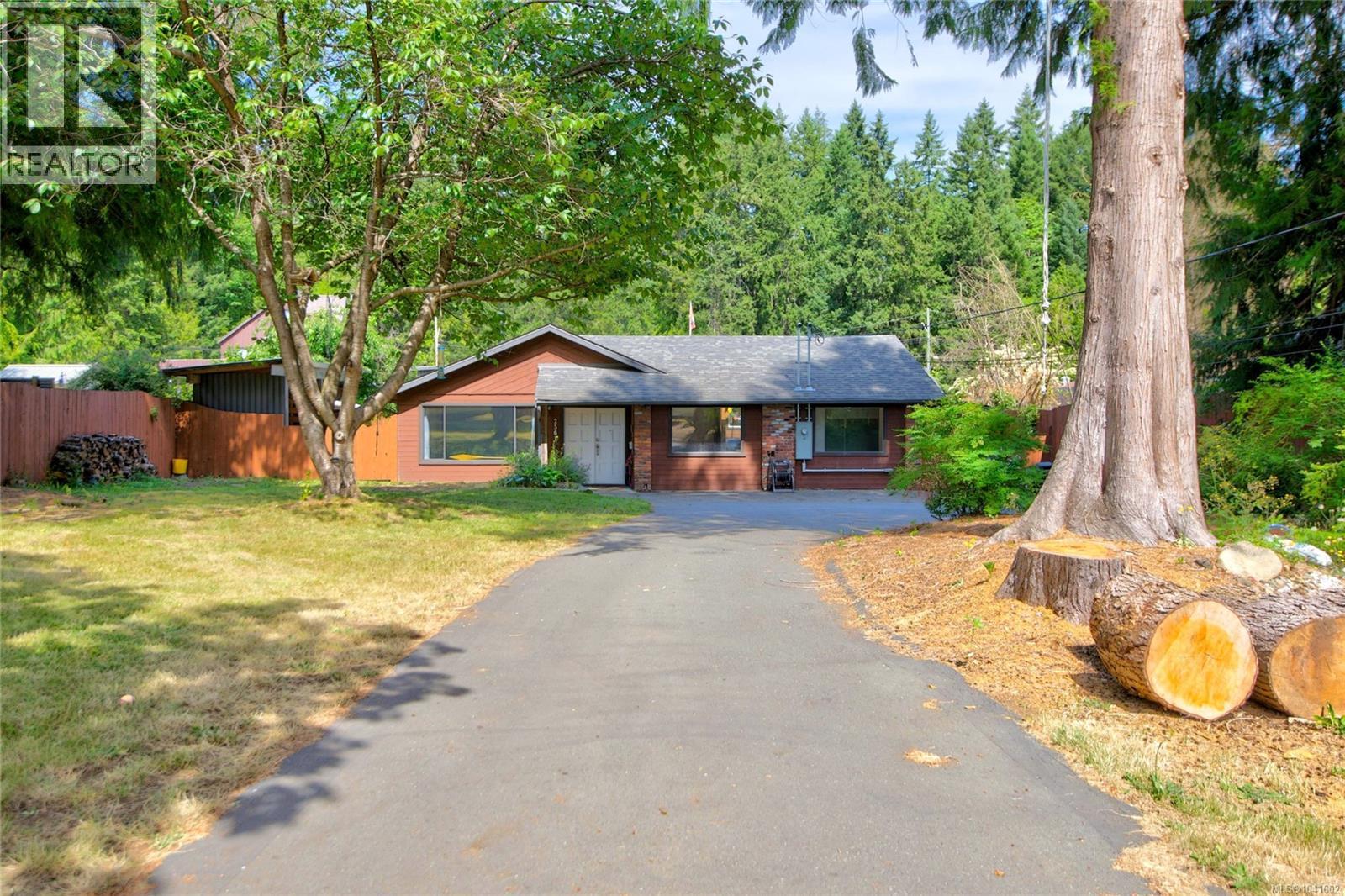 2561 Mabley Rd, Courtenay, British Columbia