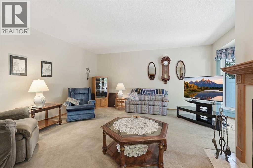 22a Woodmeadow Close Sw, Calgary, Alberta  T2W 4L8 - Photo 3 - A2317102