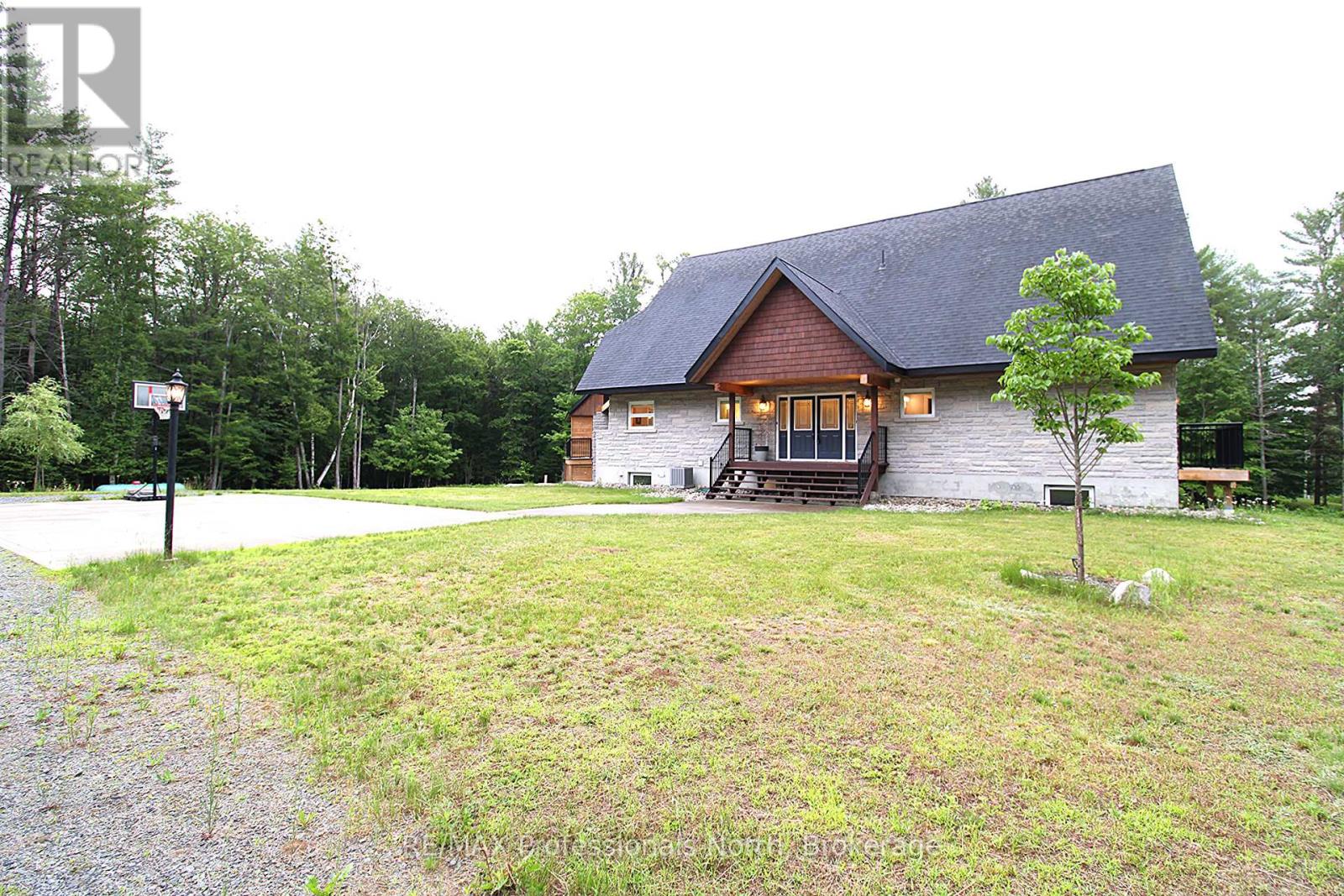 1196 Ravenscliffe Road, Huntsville, Ontario  P1H 2N5 - Photo 2 - X13483746