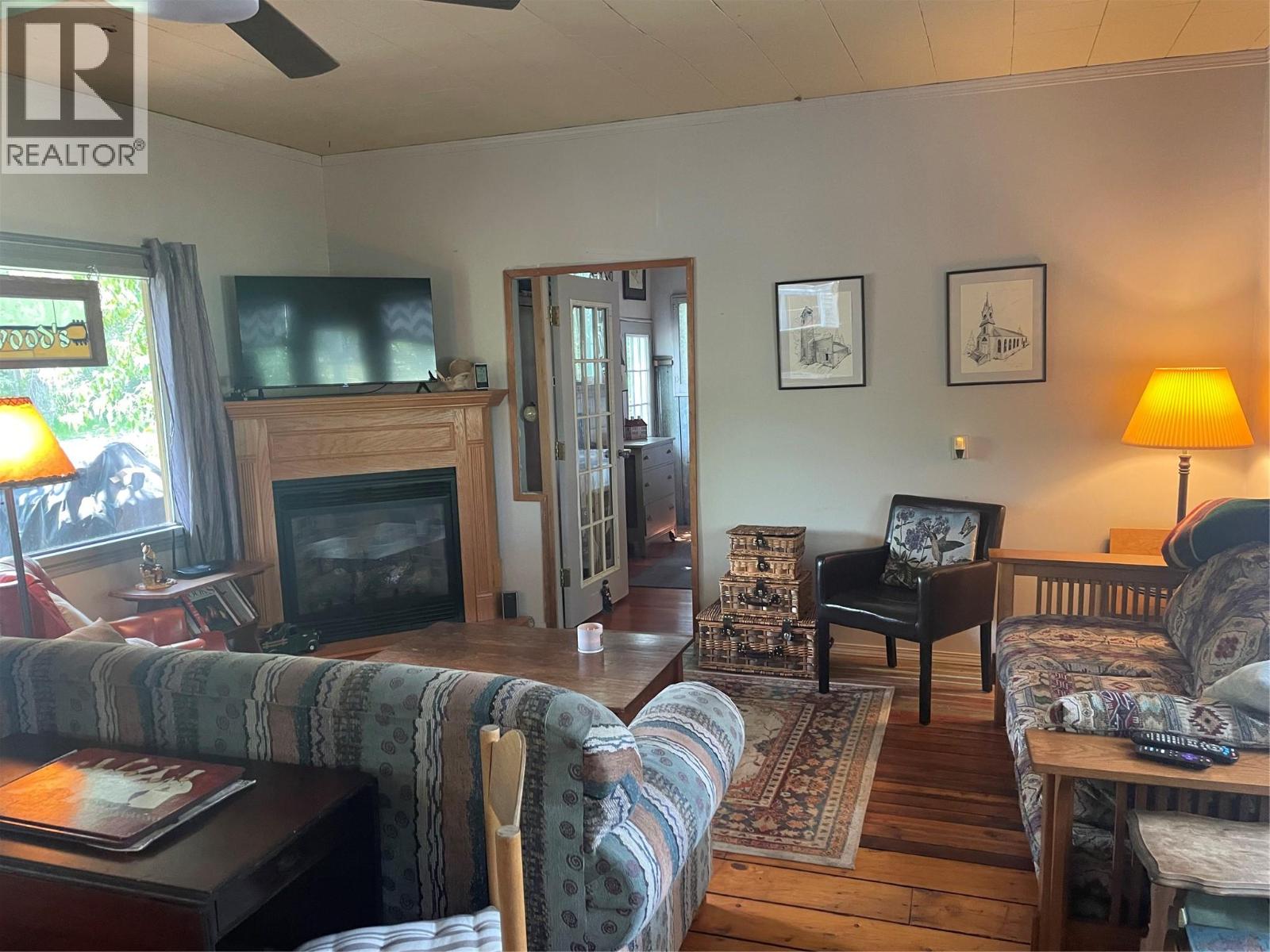 8825 Highway 3/95, Yahk, British Columbia  V0B 2P0 - Photo 16 - 10392677